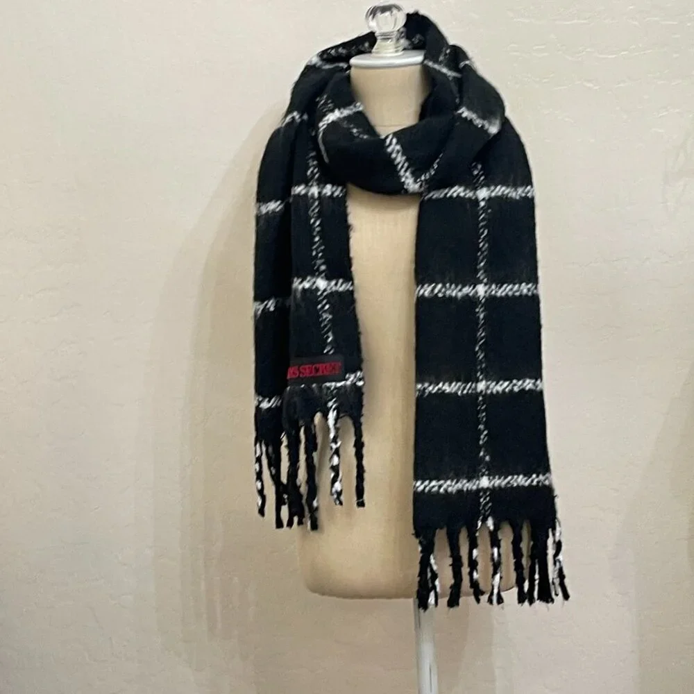 Victoria's Secret Scarf Plush Wrap Fringe Black White Plaid Check